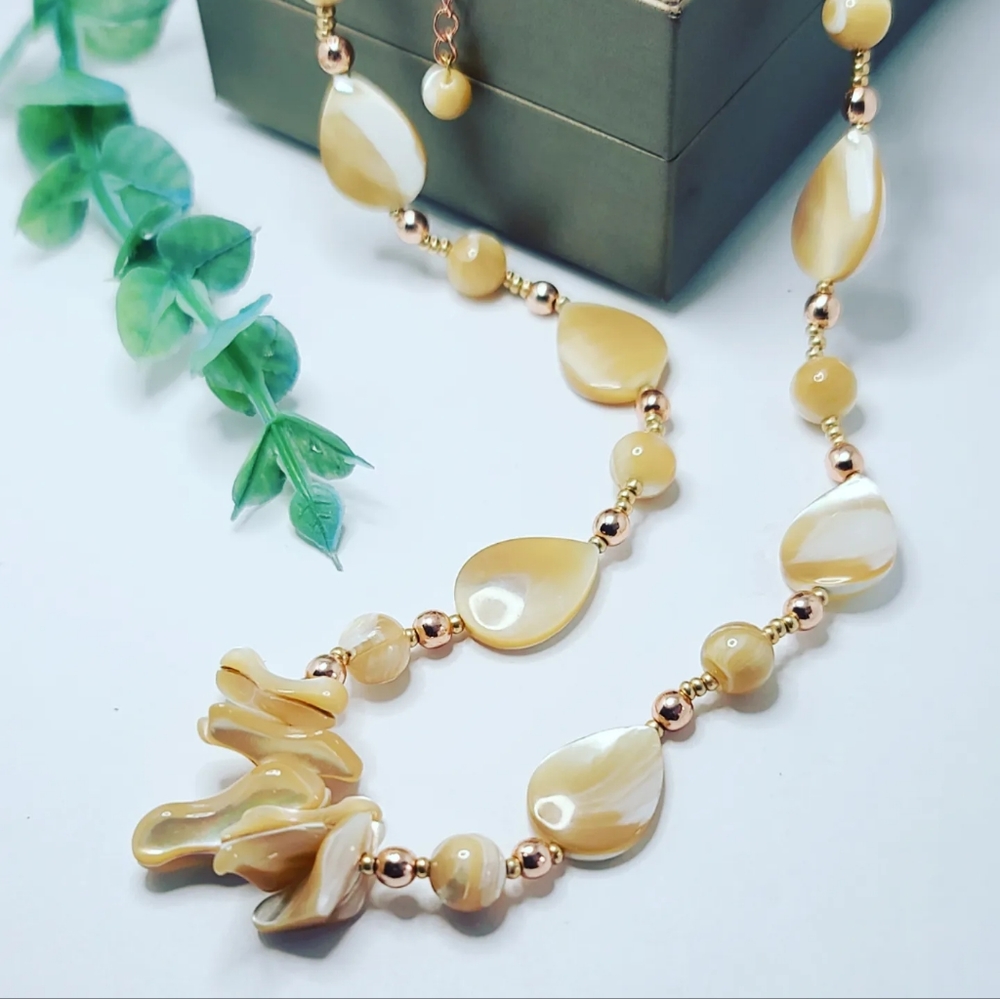 Mother Of Pearl necklace